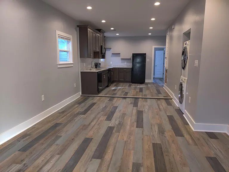 704 N Rendon St — Photo 5