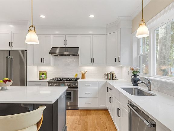 3rd image of 279 Brookline St #279