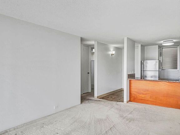 3rd image of 949 Ala Nanala St APT 1403