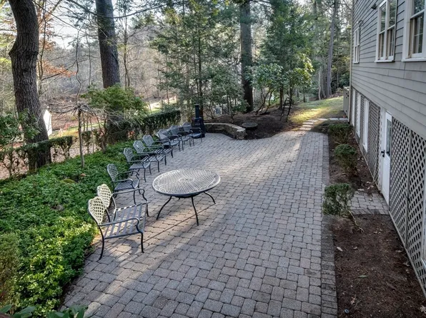 9 Buttercup Ln, Dover, MA 02030