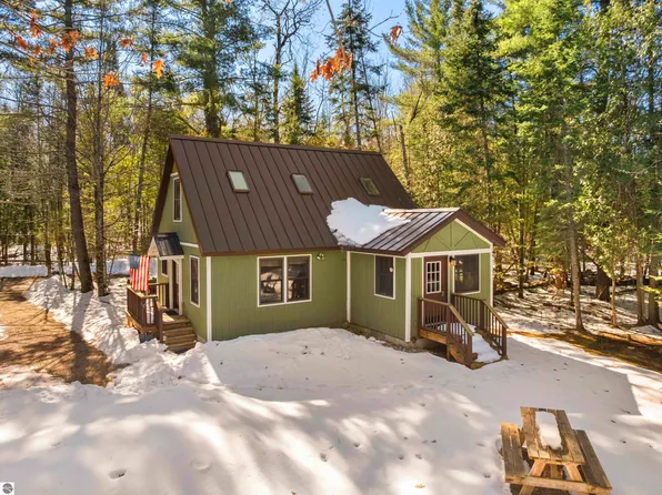 15750 Betsie River Dr, Thompsonville, MI 49683