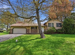 3756 Chevron Dr, Highland, MI 48356