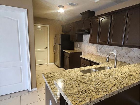4th image of 702 Jade St #B