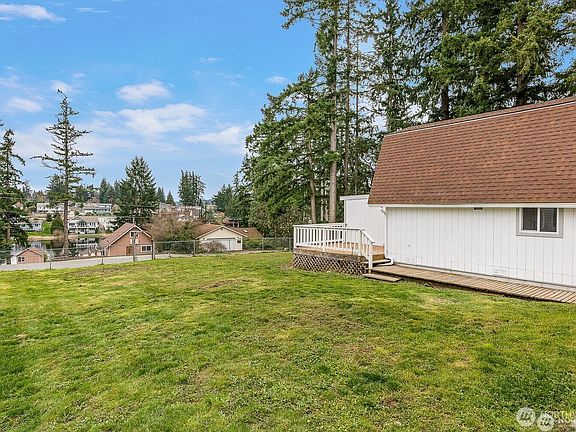 2nd image of 302 Melrose Drive