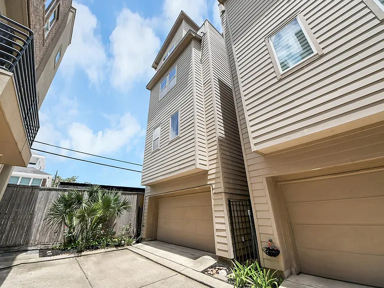 1807 W Webster St — Photo 46
