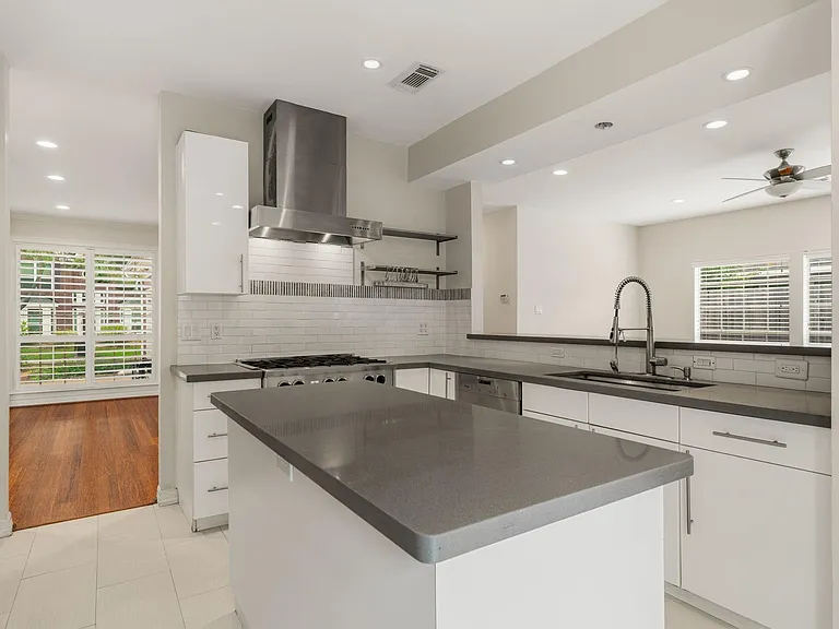 14207 Woodville Gardens Dr — Photo 23