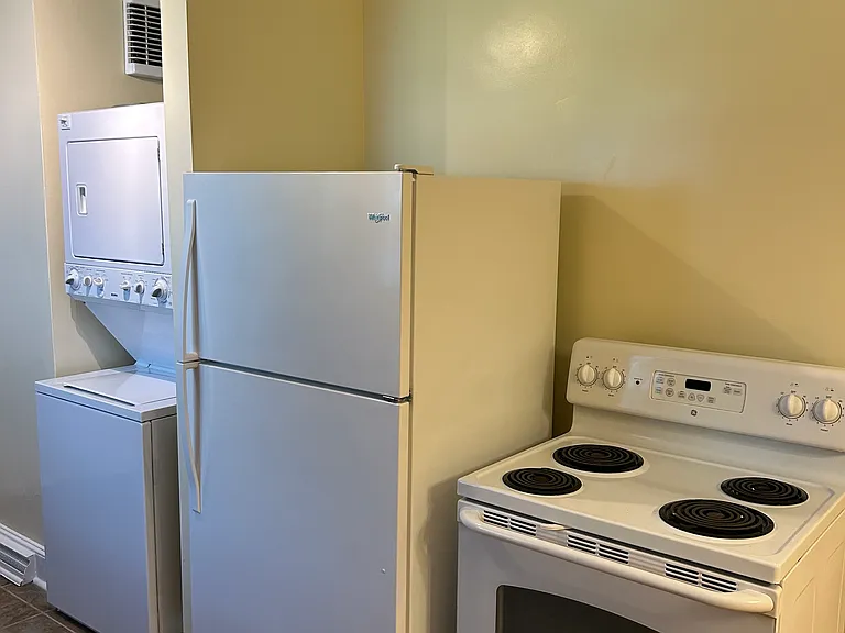 603 Longwood Ave #A — Photo 2