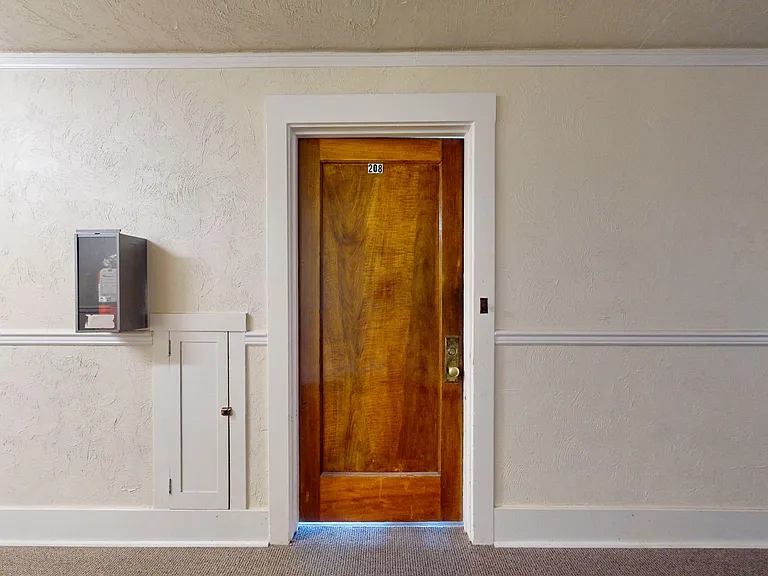 435 -Keystone Apartments — Photo 5