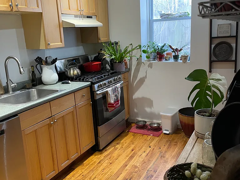 446 Krams Ave — Photo 8