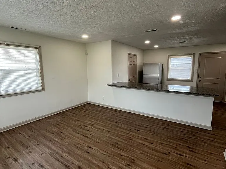 2083 Penrose Dr — Photo 3