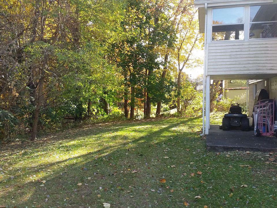 2nd image of 39 Meadowbrook Rd
