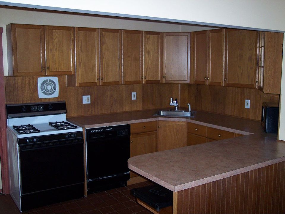 2nd image of 524 Monroe Ave