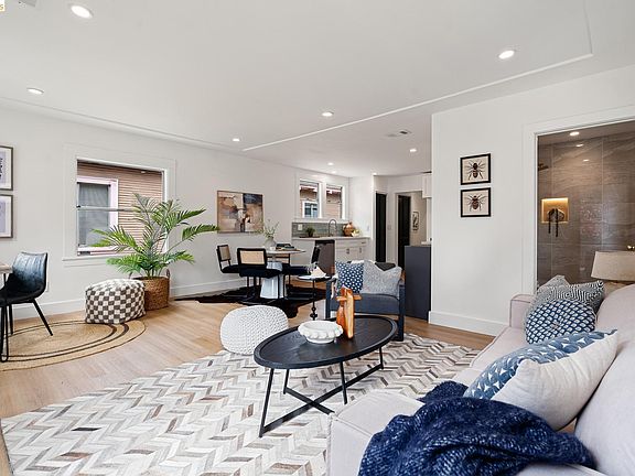 3rd image of 1004 39th St