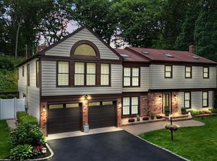 10 Burham Drive, Smithtown, NY 11787