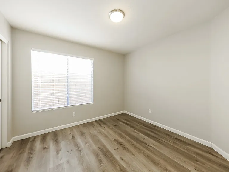 1419 W Villa Theresa Dr — Photo 13