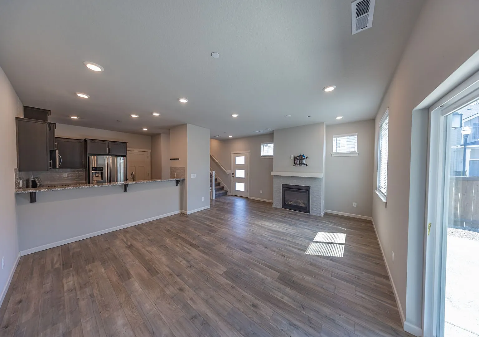 Three bedroom townhouse in gated community - Ridgefield, WA — Photo 3