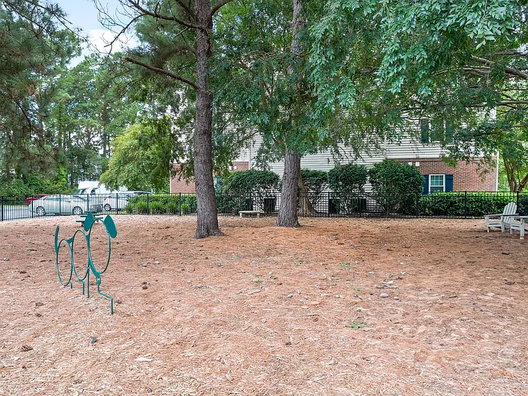 Litchfield Oaks Apartments — Photo 22