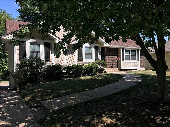 2nd image of 1203 Canterbury Ln