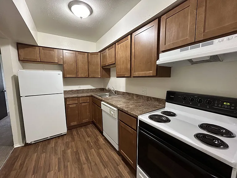Windsor Place Apartments — Photo 81