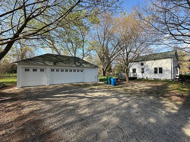 720 W Commerce Rd — Photo 17