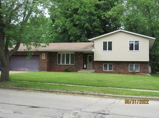 817 Normal Rd, Dekalb, IL 60115