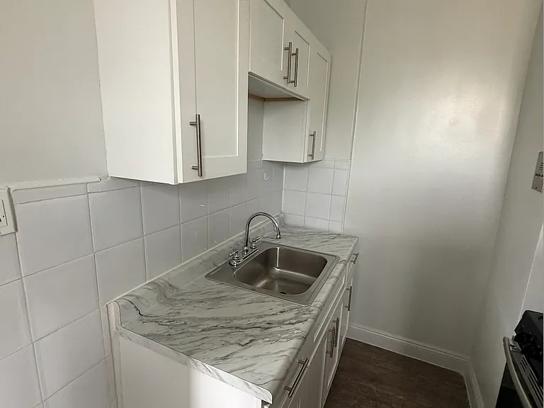 229 E 26th St #3 — Photo 6