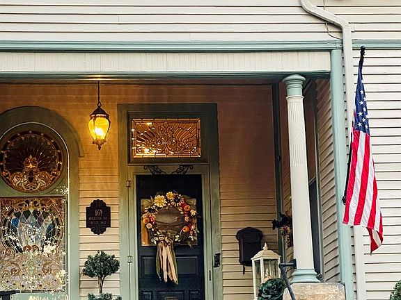 3rd image of 161 Holbrook Ave