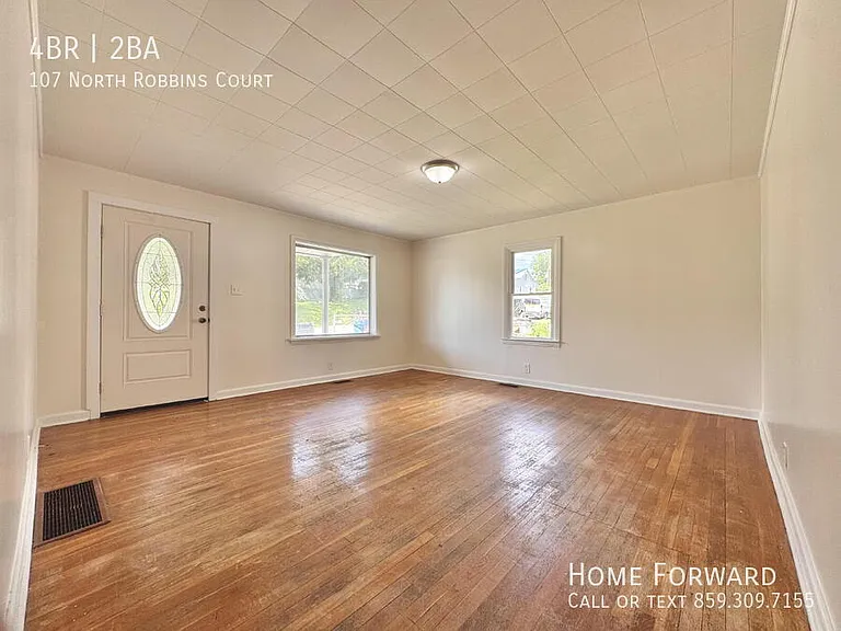 107 N Robbins Ct — Photo 3
