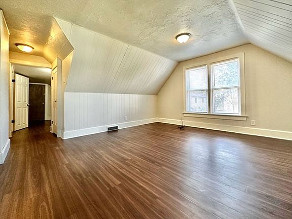4th image of 912 Doty St #916