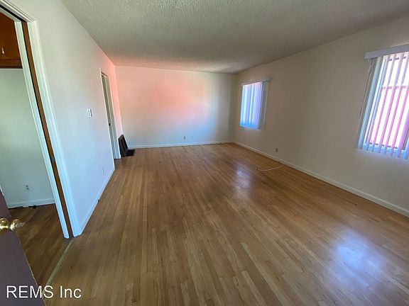 3rd image of 1523 Torrance Blvd APT A