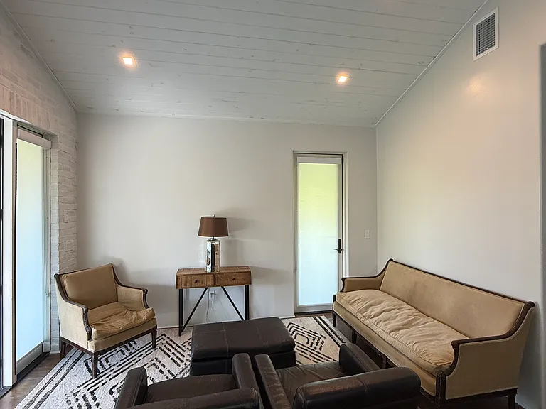 439 W Comstock Ave — Photo 13