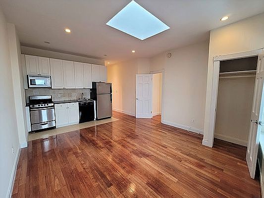 2nd image of 159 2nd Ave #X