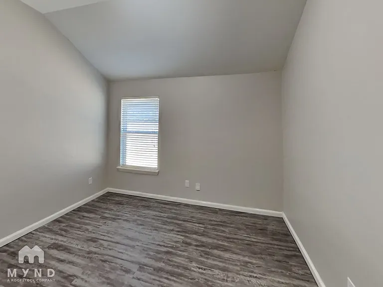 1003 Merlin Dr — Photo 15