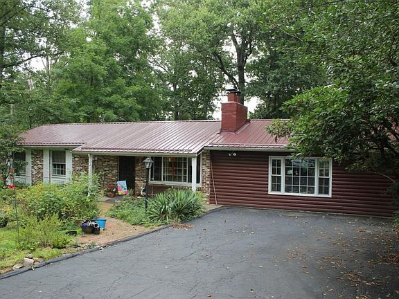 3rd image of 225 Woodland Ct