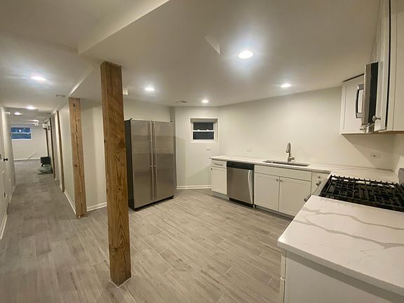5th image of 2925 N Sacramento Ave #G