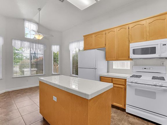5th image of 88 Westbrook Dr