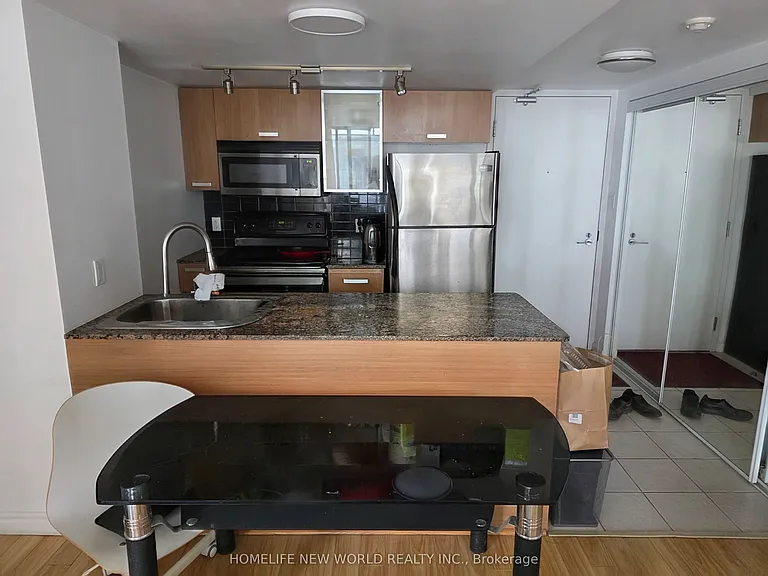 37 Grosvenor St #1701 — Photo 24