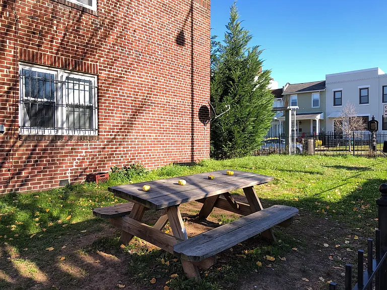 1120 Holbrook Ter NE #4 — Photo 12