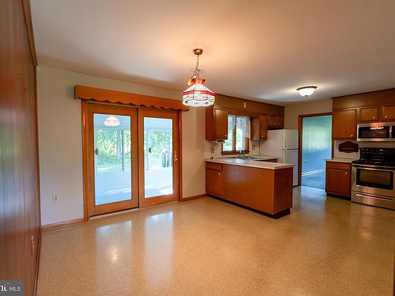 4th image of 915 Trevanion Rd