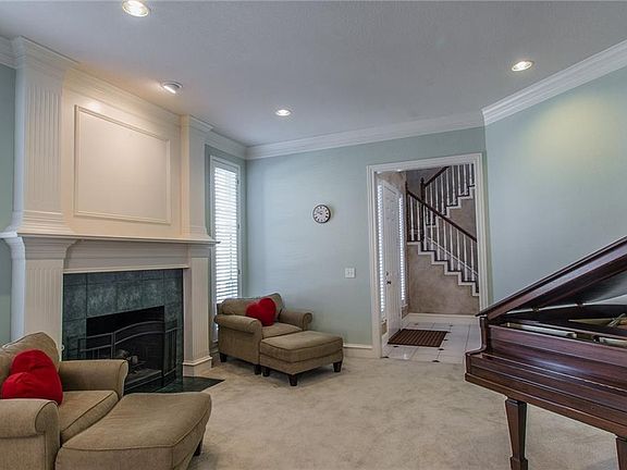 5th image of 4564 Waterford Dr