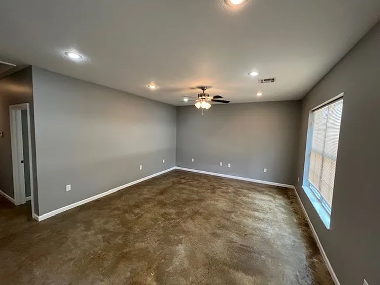 513 W. Lagrange — Photo 2