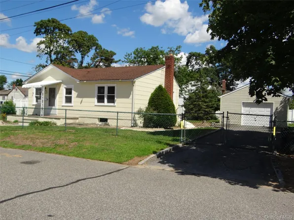272 12th Avenue, West Babylon, NY 11704