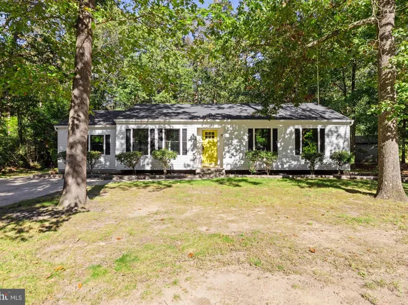 6 Muirfield Dr, Sicklerville, NJ 08081