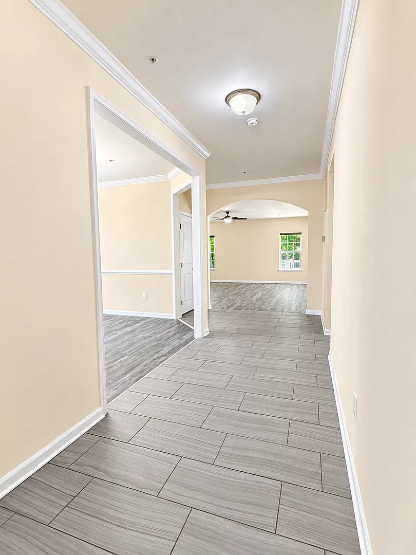 Expansive 6-Bedroom Home Near I-95, Route 40 & White Marsh — Photo 4