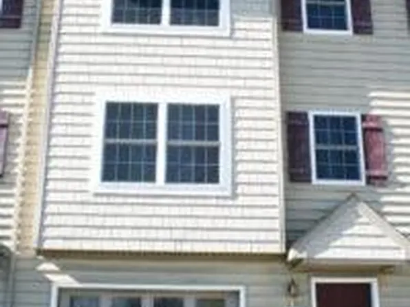 530 Kentwell Dr, York, PA 17406