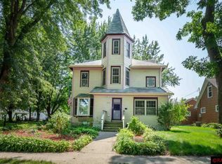 212 2nd St SW, Madelia, MN 56062
