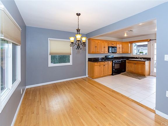 3rd image of 5815 Murietta Ave