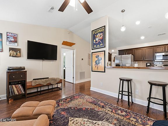5th image of 735 Greensboro Way