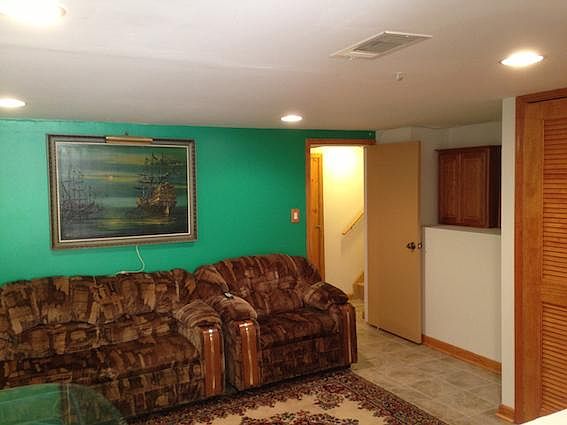 4th image of 631 Marcia Ln