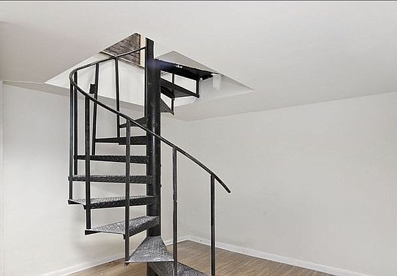 3rd image of 321 W 47th St APT 1c